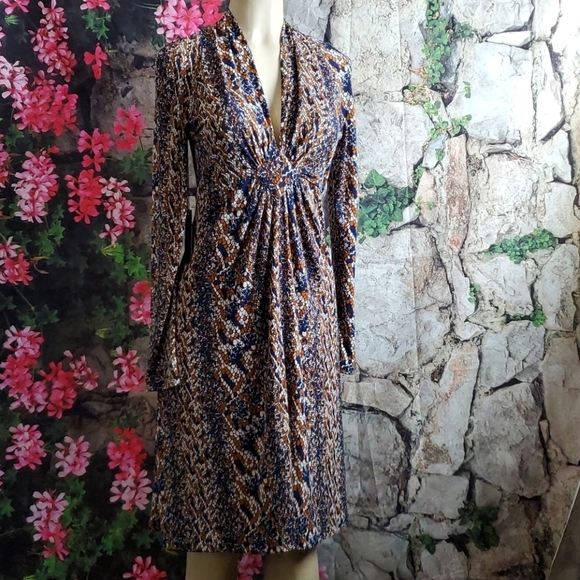 New BCBGMaxAzria Long Sleeve Dress V Neck Size M - Picture 1 of 8